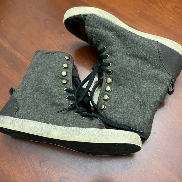 Sam Edelman hi /low top sneakers with faux shearing lining shoes size 7.5 - Picture 3 of 16